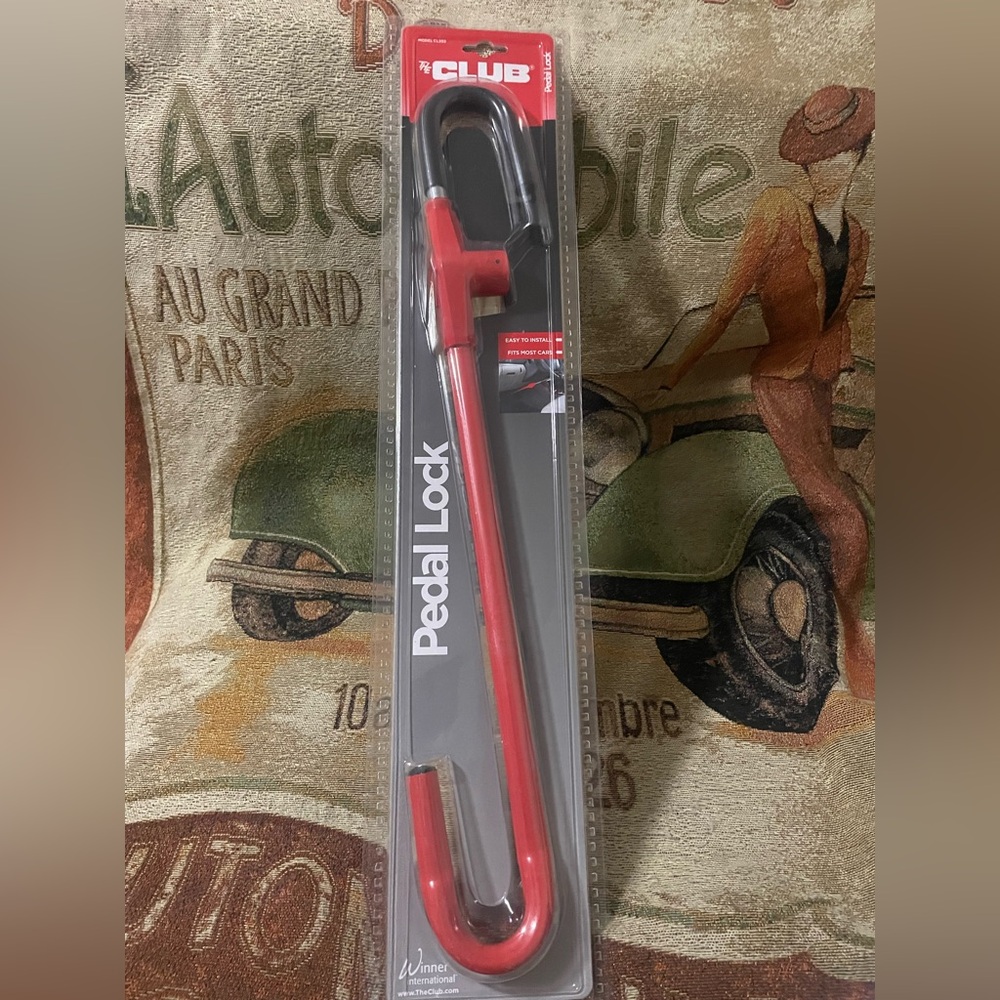 THE CLUB Steering Wheel Pedal Lock w/ Keys CL303 NEW Anti-theft Device